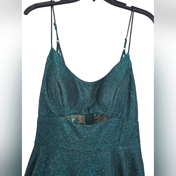 Elegant Emerald Green Evening Dress Gown - Homecoming - Prom - Picture 9 of 9